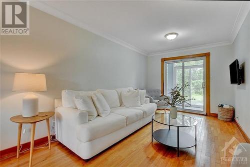 525 Pinery Road, Smiths Falls, ON - Indoor Photo Showing Living Room