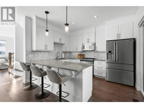 615 Fuller Avenue, Kelowna, BC - Indoor Photo Showing Kitchen With Stainless Steel Kitchen With Upgraded Kitchen