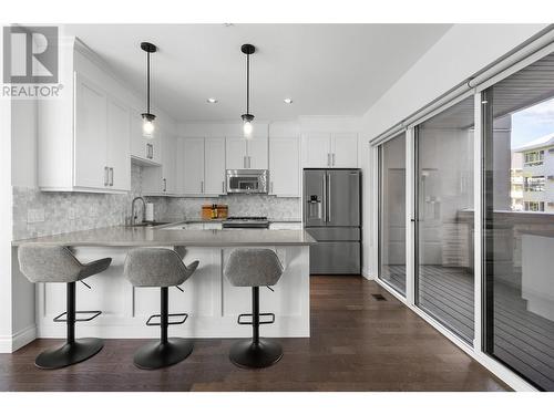 615 Fuller Avenue, Kelowna, BC - Indoor Photo Showing Kitchen With Stainless Steel Kitchen With Upgraded Kitchen