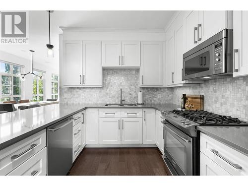 615 Fuller Avenue, Kelowna, BC - Indoor Photo Showing Kitchen With Stainless Steel Kitchen With Upgraded Kitchen