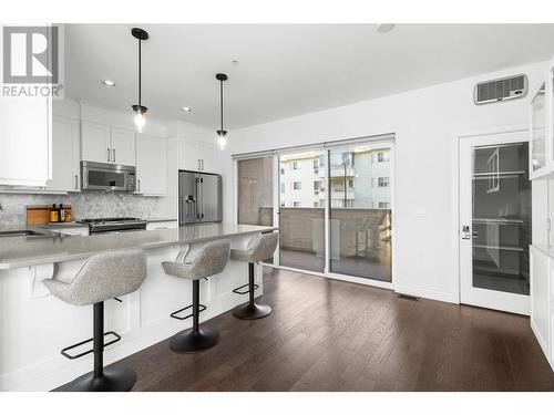 615 Fuller Avenue, Kelowna, BC - Indoor Photo Showing Kitchen With Upgraded Kitchen