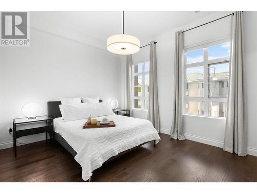 615 Fuller Avenue, Kelowna, BC - Indoor Photo Showing Bedroom