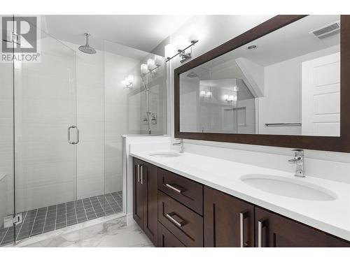 615 Fuller Avenue, Kelowna, BC - Indoor Photo Showing Bathroom