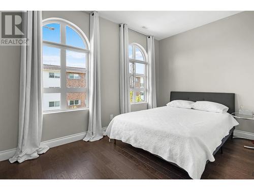 615 Fuller Avenue, Kelowna, BC - Indoor Photo Showing Bedroom