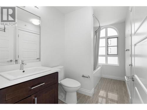 615 Fuller Avenue, Kelowna, BC - Indoor Photo Showing Bathroom