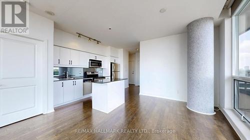 730 - 2885 Bayview Avenue, Toronto (Bayview Village), ON - Indoor Photo Showing Kitchen