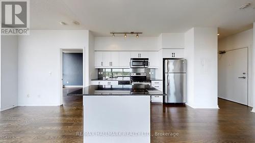 730 - 2885 Bayview Avenue, Toronto (Bayview Village), ON - Indoor Photo Showing Kitchen With Stainless Steel Kitchen