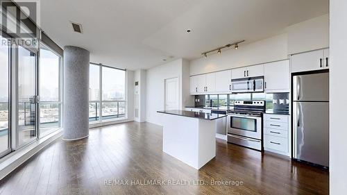 730 - 2885 Bayview Avenue, Toronto (Bayview Village), ON - Indoor Photo Showing Kitchen With Stainless Steel Kitchen