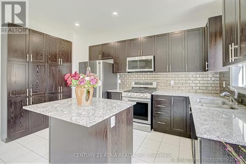 5 Clear Spring Avenue, Georgina (Keswick South), ON - Indoor Photo Showing Kitchen With Double Sink With Upgraded Kitchen