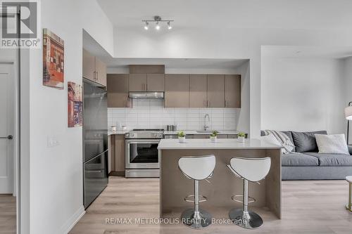 2516 - 9000 Jane Street, Vaughan (Vellore Village), ON - Indoor Photo Showing Kitchen With Upgraded Kitchen