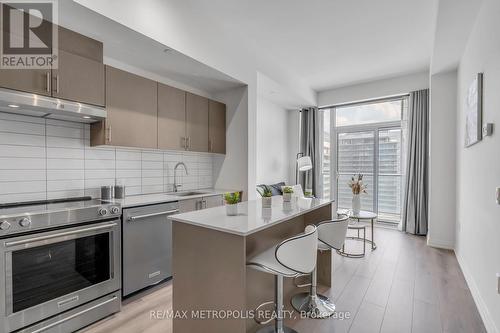 2516 - 9000 Jane Street, Vaughan (Vellore Village), ON - Indoor Photo Showing Kitchen With Upgraded Kitchen