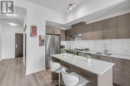 2516 - 9000 Jane Street, Vaughan (Vellore Village), ON - Indoor Photo Showing Kitchen With Upgraded Kitchen