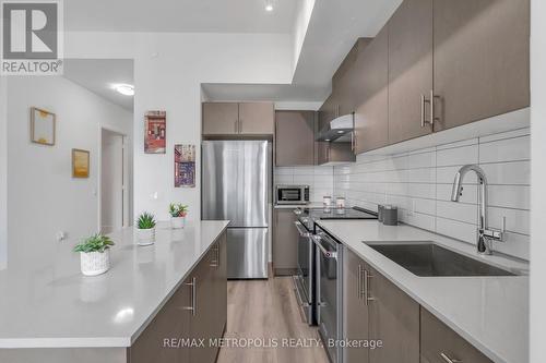 2516 - 9000 Jane Street, Vaughan (Vellore Village), ON - Indoor Photo Showing Kitchen With Upgraded Kitchen