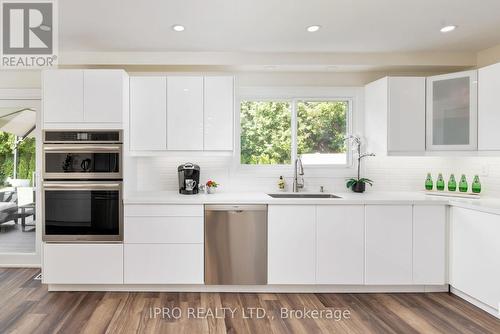 1111 Vanier Drive, Mississauga (Lorne Park), ON - Indoor Photo Showing Kitchen