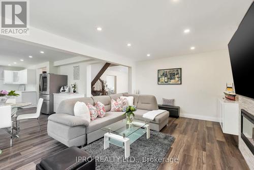 1111 Vanier Drive, Mississauga (Lorne Park), ON - Indoor Photo Showing Living Room