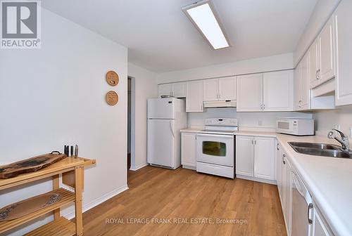 305C - 1099 Clonsilla Avenue, Peterborough (Monaghan), ON - Indoor Photo Showing Kitchen With Double Sink