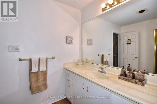 305C - 1099 Clonsilla Avenue, Peterborough (Monaghan), ON - Indoor Photo Showing Bathroom