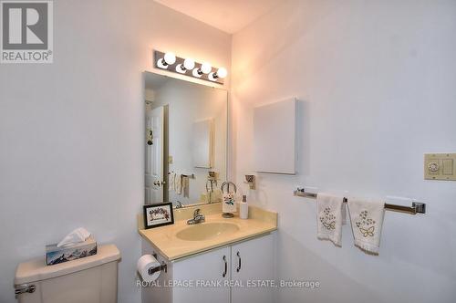 305C - 1099 Clonsilla Avenue, Peterborough (Monaghan), ON - Indoor Photo Showing Bathroom