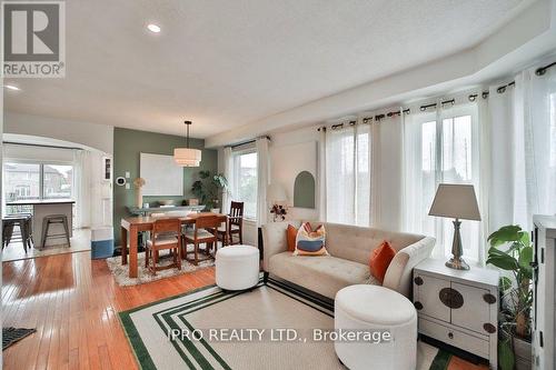 11 Earlsbridge Boulevard, Brampton, ON - Indoor Photo Showing Living Room