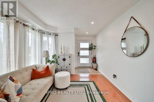 11 Earlsbridge Boulevard, Brampton, ON - Indoor Photo Showing Living Room