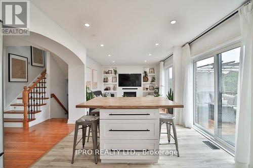 11 Earlsbridge Boulevard, Brampton, ON - Indoor Photo Showing Kitchen