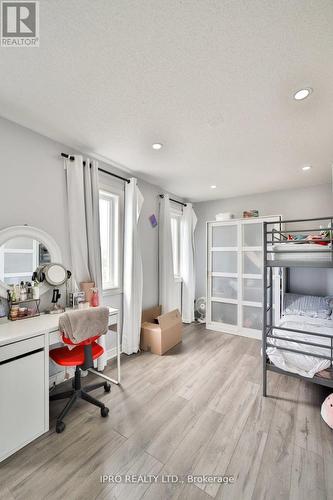 11 Earlsbridge Boulevard, Brampton, ON - Indoor Photo Showing Bedroom