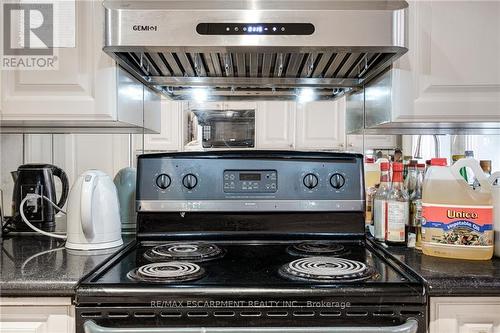 23 West Park Avenue, Hamilton (Ainslie Wood), ON - Indoor Photo Showing Kitchen