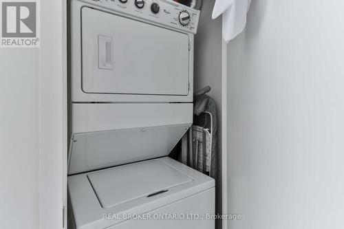 707 - 138 Princess Street, Toronto (Moss Park), ON - Indoor Photo Showing Laundry Room