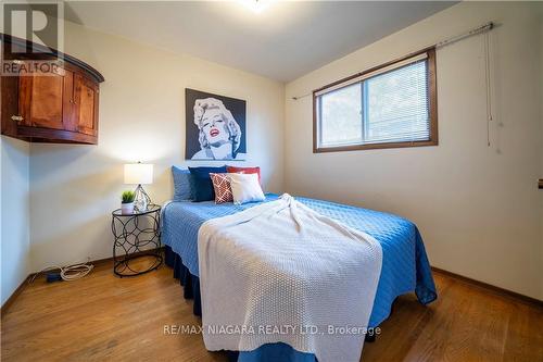 6820 Wilinger Street, Niagara Falls, ON - Indoor Photo Showing Bedroom