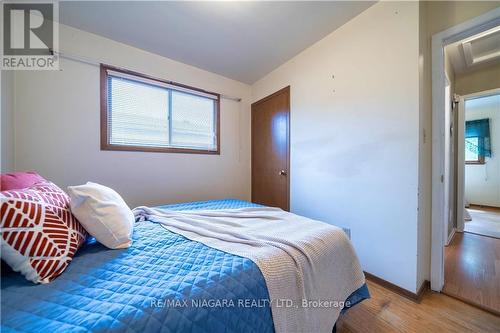 6820 Wilinger Street, Niagara Falls, ON - Indoor Photo Showing Bedroom