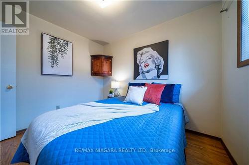 6820 Wilinger Street, Niagara Falls, ON - Indoor Photo Showing Bedroom