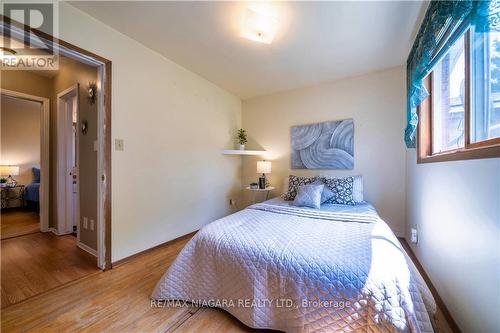 6820 Wilinger Street, Niagara Falls, ON - Indoor Photo Showing Bedroom