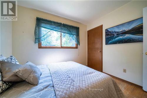 6820 Wilinger Street, Niagara Falls, ON - Indoor Photo Showing Bedroom