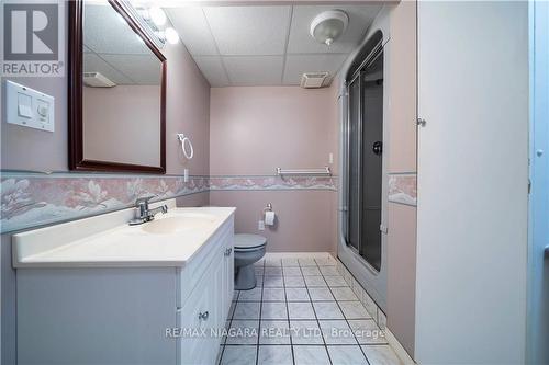 6820 Wilinger Street, Niagara Falls, ON - Indoor Photo Showing Bathroom