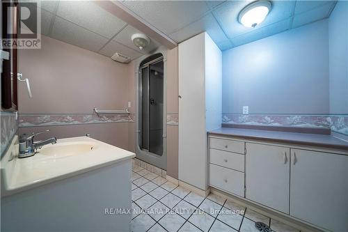 6820 Wilinger Street, Niagara Falls, ON - Indoor Photo Showing Bathroom