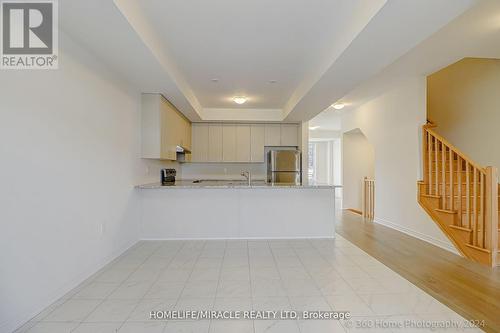 105 Air Dancer Crescent, Oshawa, ON - Indoor Photo Showing Kitchen