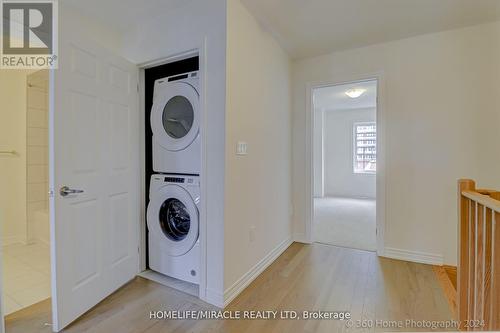 105 Air Dancer Crescent, Oshawa, ON - Indoor Photo Showing Laundry Room