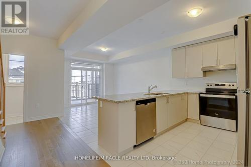 105 Air Dancer Crescent, Oshawa, ON - Indoor Photo Showing Kitchen