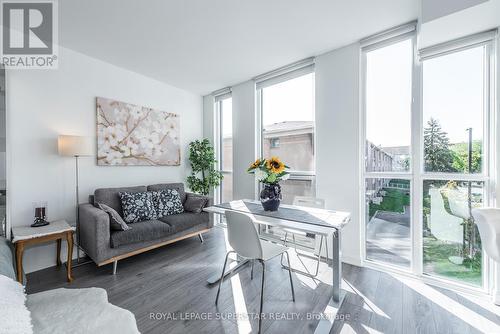 221 - 1900 Simcoe Street N, Oshawa, ON - Indoor Photo Showing Living Room