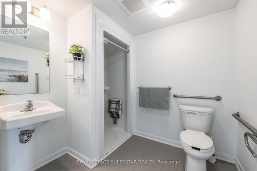 221 - 1900 Simcoe Street N, Oshawa, ON - Indoor Photo Showing Bathroom