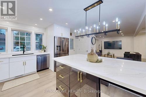 24 Cresser Avenue, Whitby, ON - Indoor Photo Showing Kitchen With Upgraded Kitchen