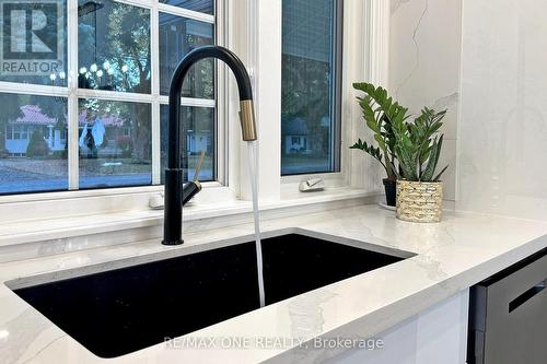 24 Cresser Avenue, Whitby, ON - Indoor Photo Showing Kitchen