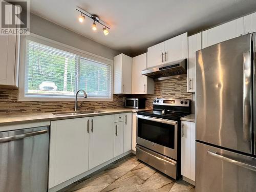 897-899 Summit Avenue, Prince Rupert, BC - Indoor Photo Showing Kitchen With Double Sink