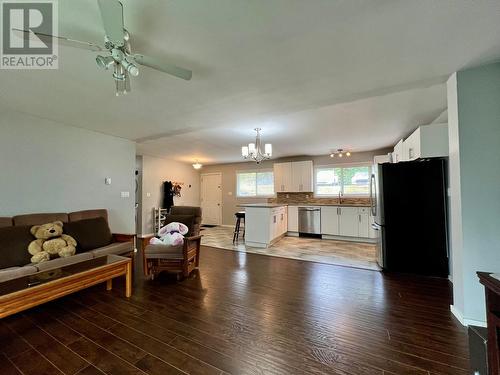 897-899 Summit Avenue, Prince Rupert, BC - Indoor Photo Showing Living Room