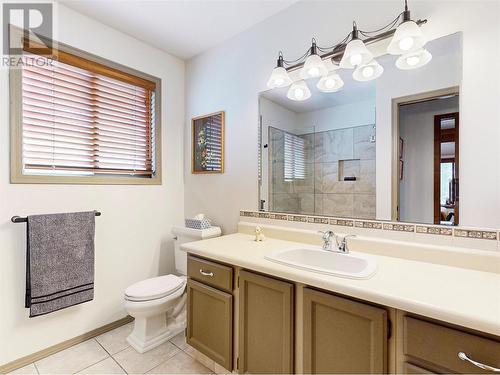 3999 Eastwood Court, Kelowna, BC - Indoor Photo Showing Bathroom