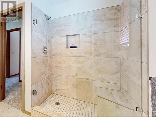 3999 Eastwood Court, Kelowna, BC - Indoor Photo Showing Bathroom