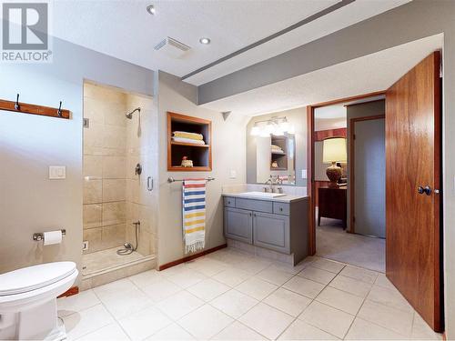 3999 Eastwood Court, Kelowna, BC - Indoor Photo Showing Bathroom