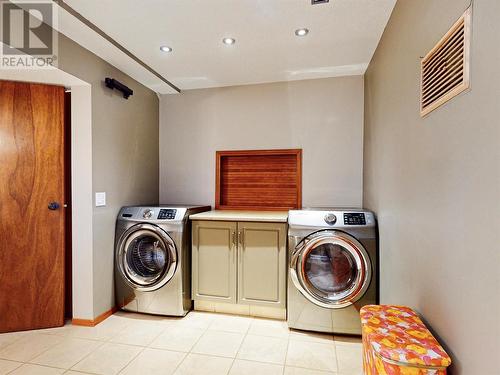 3999 Eastwood Court, Kelowna, BC - Indoor Photo Showing Laundry Room