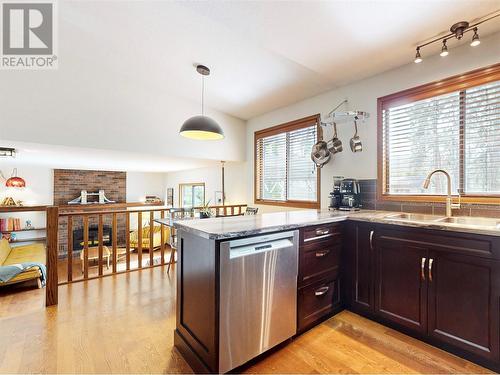 3999 Eastwood Court, Kelowna, BC - Indoor Photo Showing Kitchen