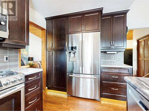 3999 Eastwood Court, Kelowna, BC - Indoor Photo Showing Kitchen